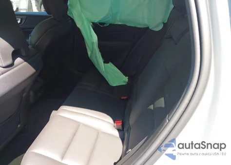 2025 Volvo V60 Cross Country B5 Plus z USA, uszkodzony, nr VIN YV4L12WK2S2149755